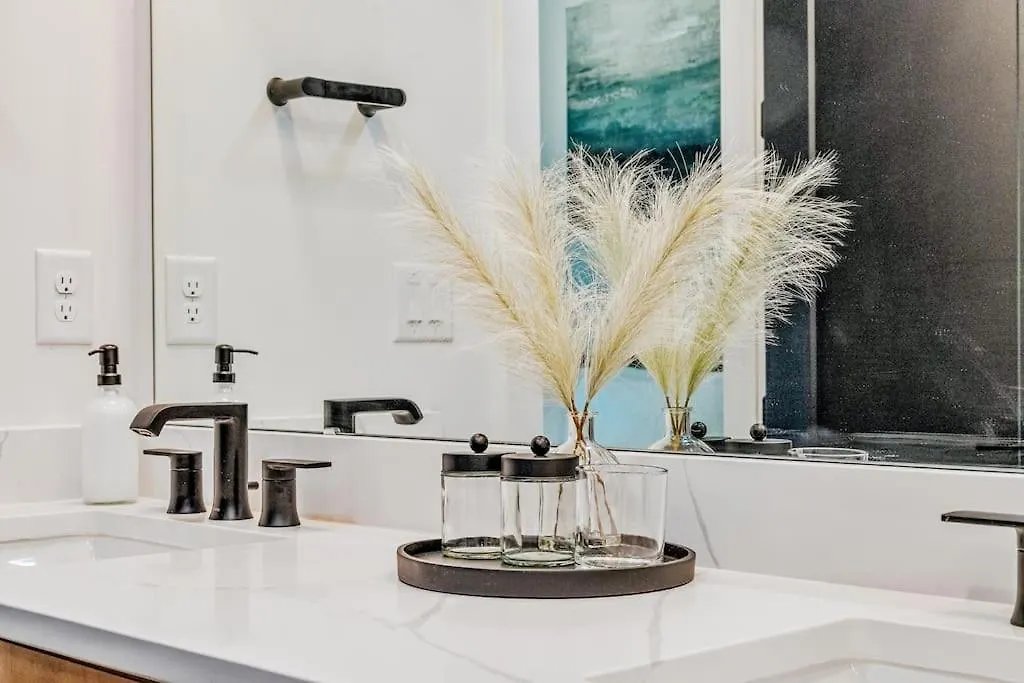 Modern 4Br Retreat In Uptown! Villa Charlotte Holiday home