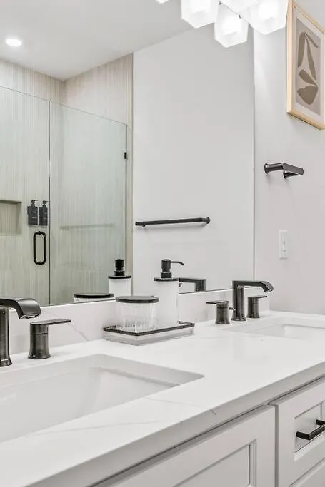 Modern 4Br Retreat In Uptown! Villa Charlotte