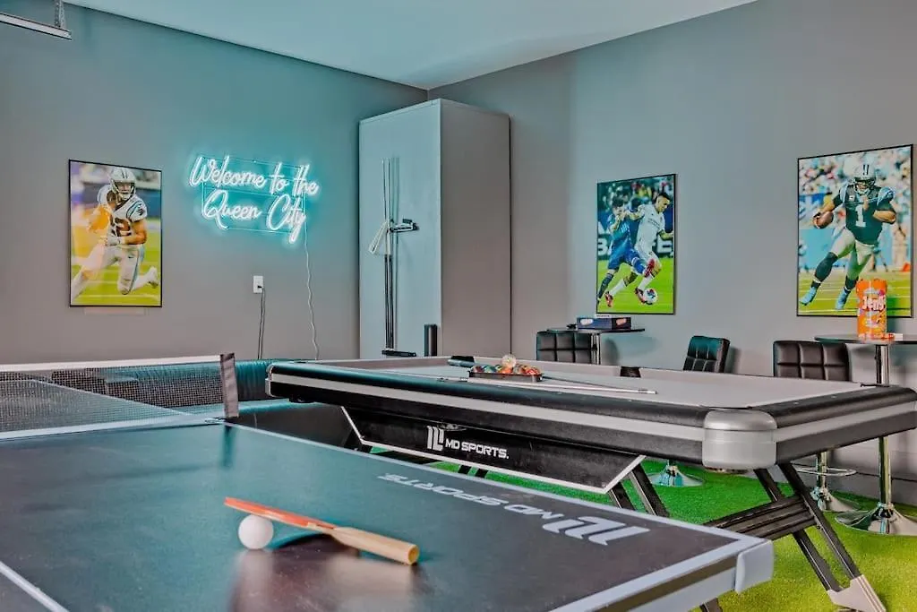 Modern 4Br Retreat In Uptown! Villa Charlotte United States