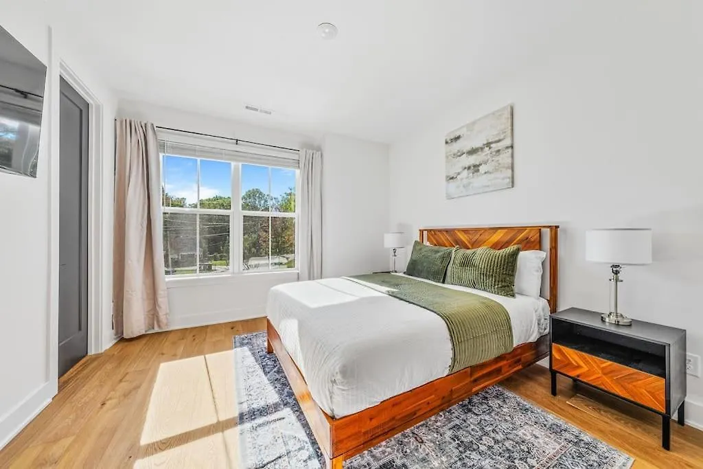 Modern 4Br Retreat In Uptown! Villa Charlotte Holiday home