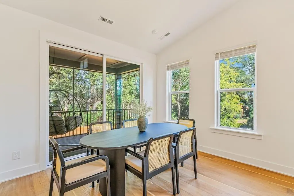 Modern 4Br Retreat In Uptown! Villa Charlotte