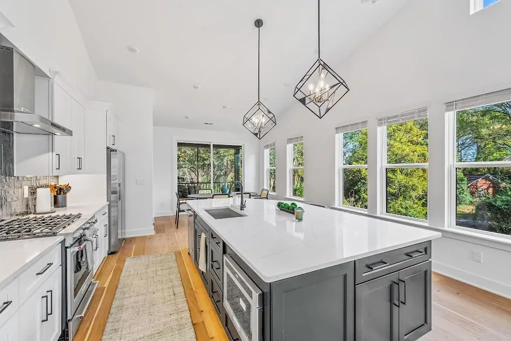 Modern 4Br Retreat In Uptown! Villa Charlotte Holiday home