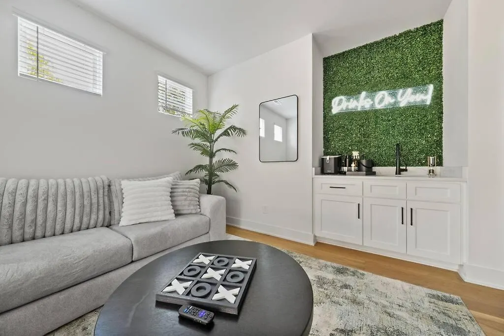 Modern 4Br Retreat In Uptown! Villa Charlotte United States