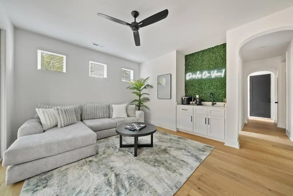 Holiday home Modern 4Br Retreat In Uptown! Villa Charlotte