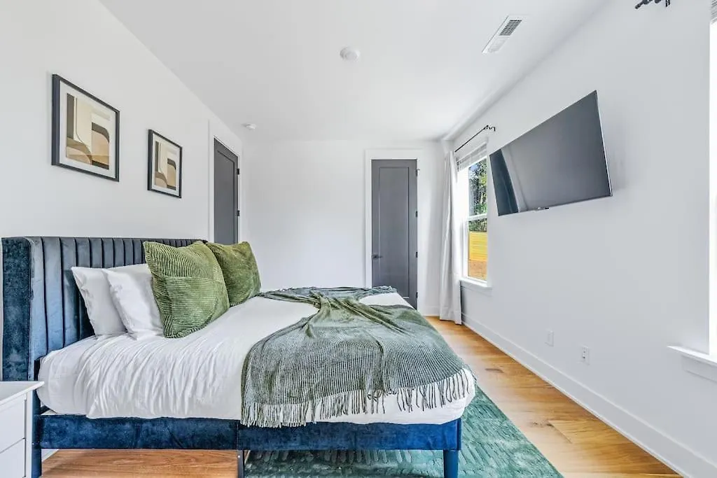 Modern 4Br Retreat In Uptown! Villa Charlotte
