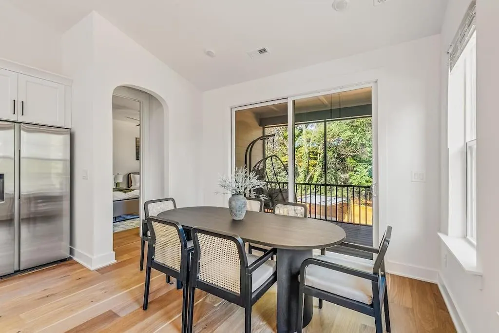 Modern 4Br Retreat In Uptown! Villa Charlotte 0*,