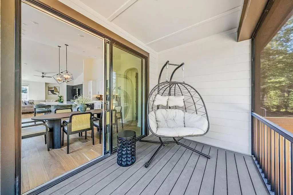 Modern 4Br Retreat In Uptown! Villa Charlotte Holiday home